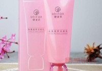 御泥坊玫瑰洁面乳：温和滋养，让肌肤洁净水润