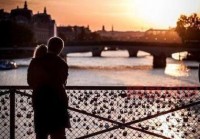 男女情感说说：那些让人动容的爱情瞬间