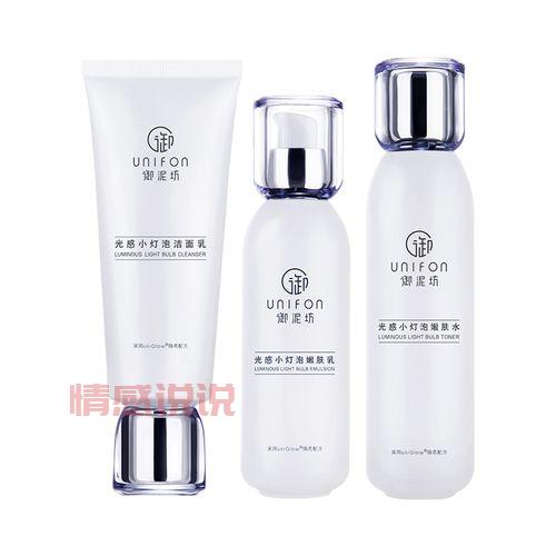 御泥坊光感小灯泡洁面乳：提亮肤色的日常洁面之选