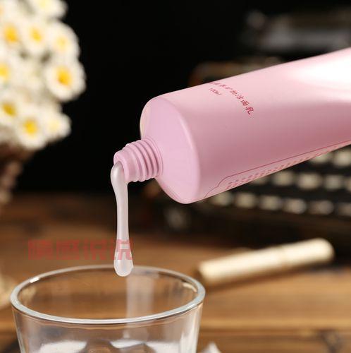 御泥坊玫瑰洁面乳：温和滋养，让肌肤洁净水润