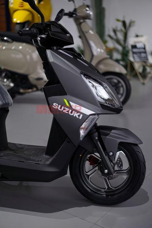 「UY125摩托车：125cc踏板界的现象级神车，销量与口碑双赢」