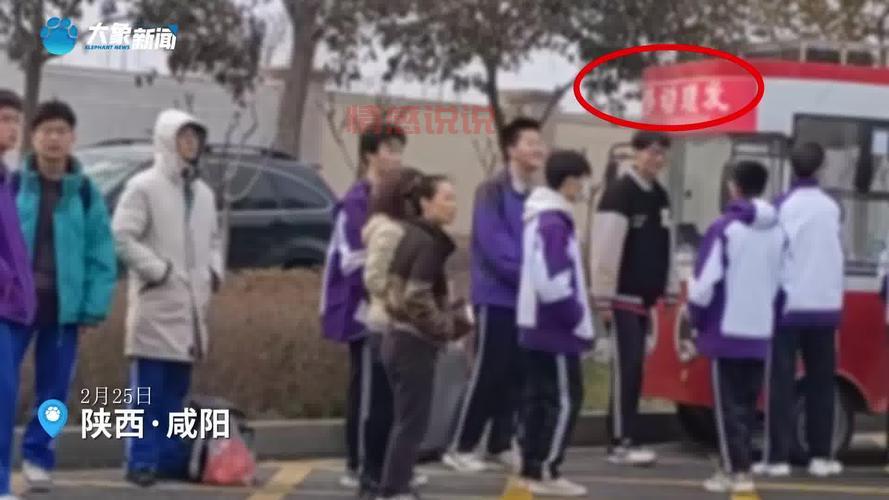 二中校门口砍死8个打架学生