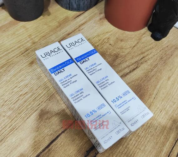 依泉平衡油脂祛痘精华乳：控油祛痘效果显著，油性肌肤必备