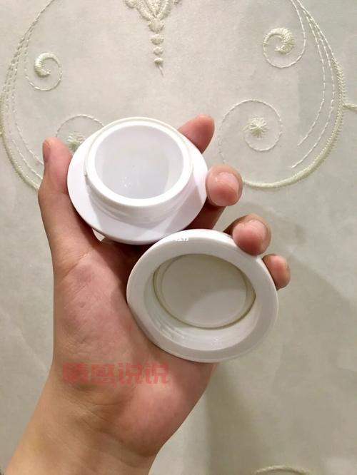 优时颜新淡纹眼部精华霜，改善眼周细纹与干燥