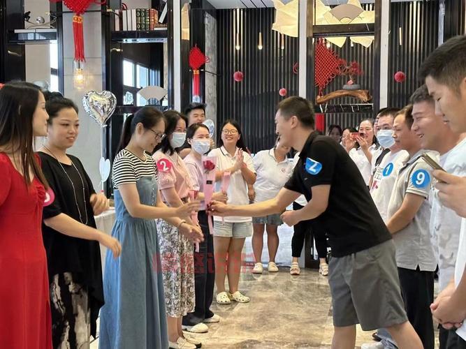 相亲角活动：七夕情人节牵手平台，单身男女的缘分之地