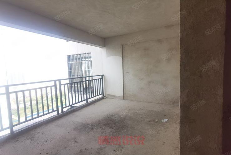 咸宁二手房58同城：清华城旁大平层四室二厅低价出售