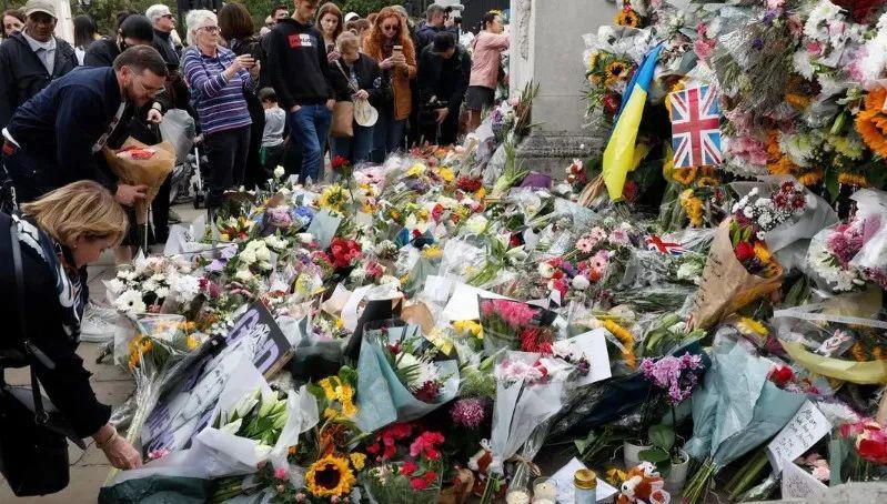 伤感短句子十字以内图片(有哪些十字以内很有韵味的小短句)