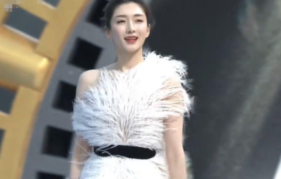 个性签名女生简单气质仙气(仙气梦幻甜美个性签名)