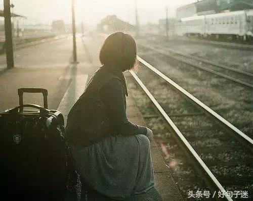 伤感短句扎心十字图片(有哪些一下子就扎进人心的句子推荐)