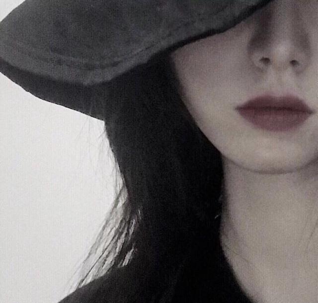 个性签名霸气男生高冷(形容人高冷的词语男)