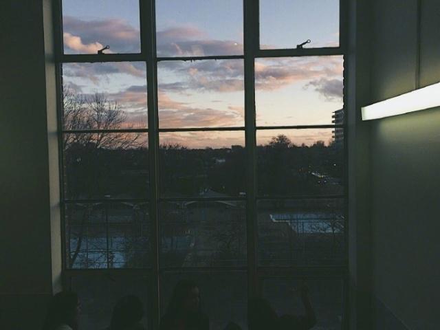 伤感说说 心好累了(有人说婚姻其实跟谁过都一样)