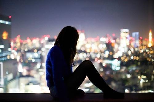 伤感句子长句心痛(但想起来从此我们俩都无关了还是很难过)