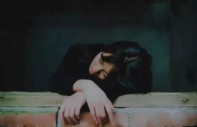 伤感的话语简短(能不能凑个简短的英文句子最好带点小伤感或小痴情之类的)