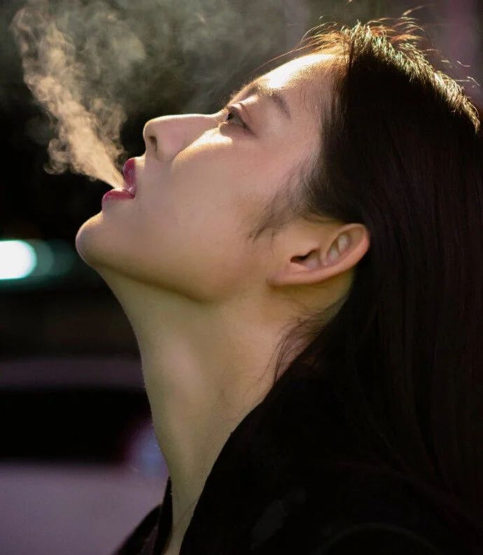 情感文案最近最热(相见恨晚的文案无关情感)