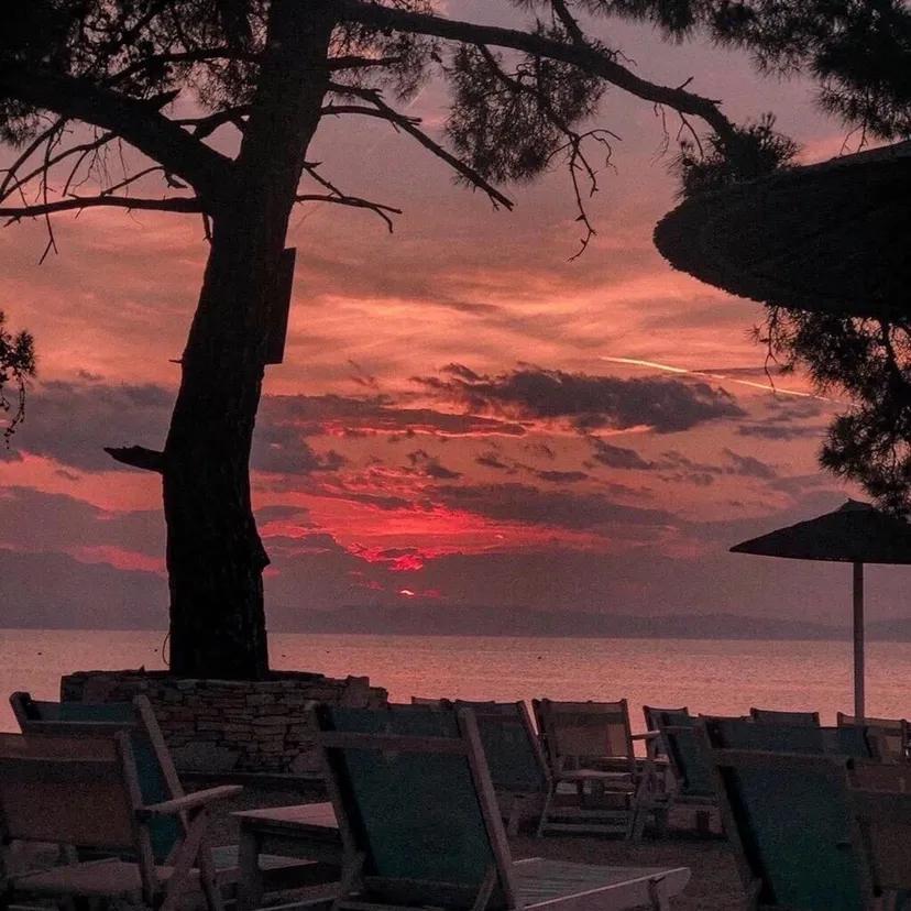 最近很火的文案短句爱情(九月文案温柔短句情侣)