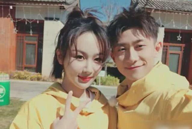 在一起一年多的感情文案短句(踢球爱情文案短句干净)